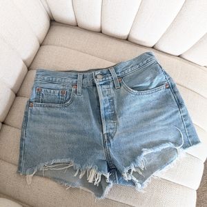 NWOT Levi's High Rise Denim Shorts